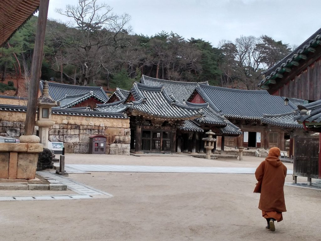 Buddha Treasure Temple courtyard