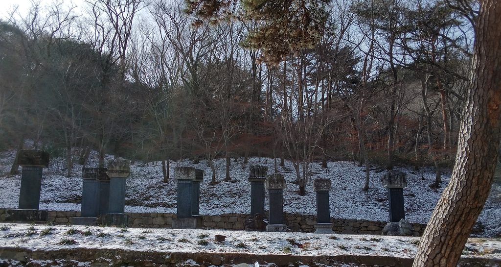 Sangha Treasure Temple grave markers